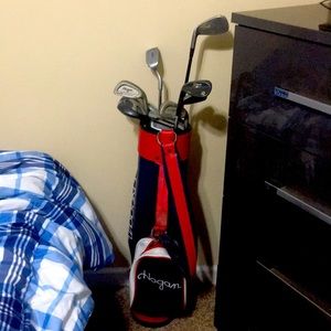 I’m selling some golf clubs
